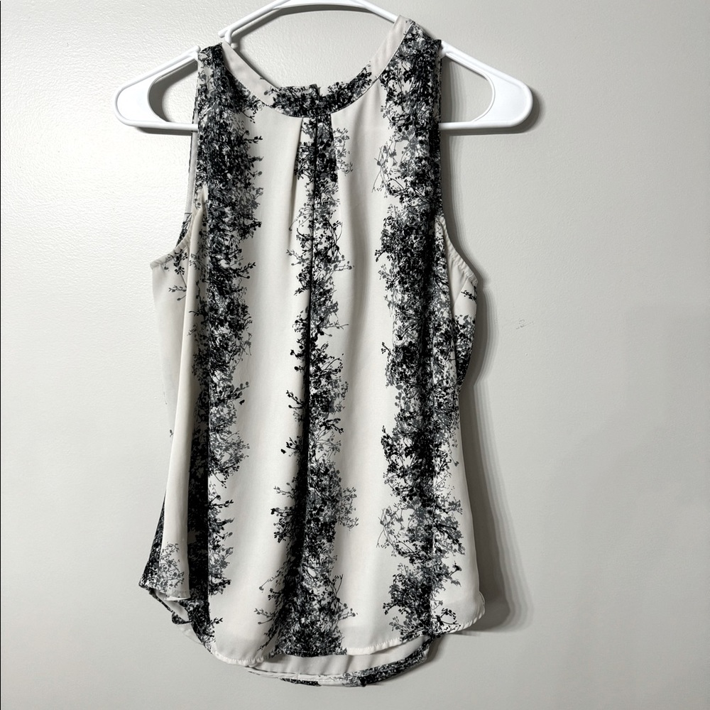 Women’s size Small Daniel Rainn